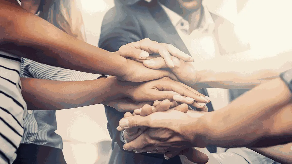 Gemeinsam stark- Glücksfall Gemseinsam stark - Hände übereinander